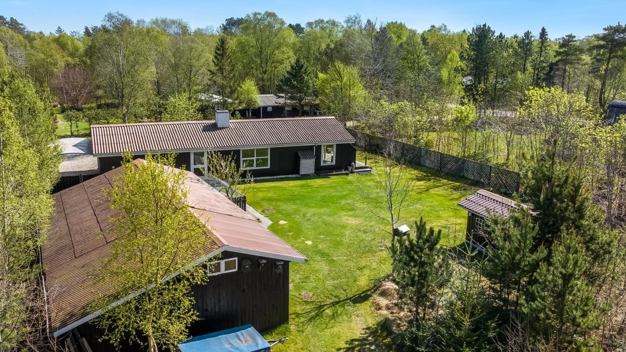 Photo of Others in Hou