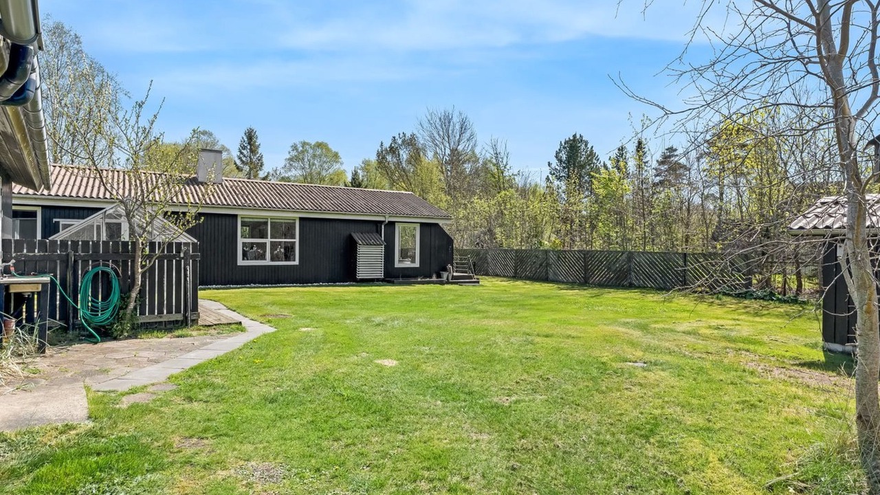 Photo of Others in Hou