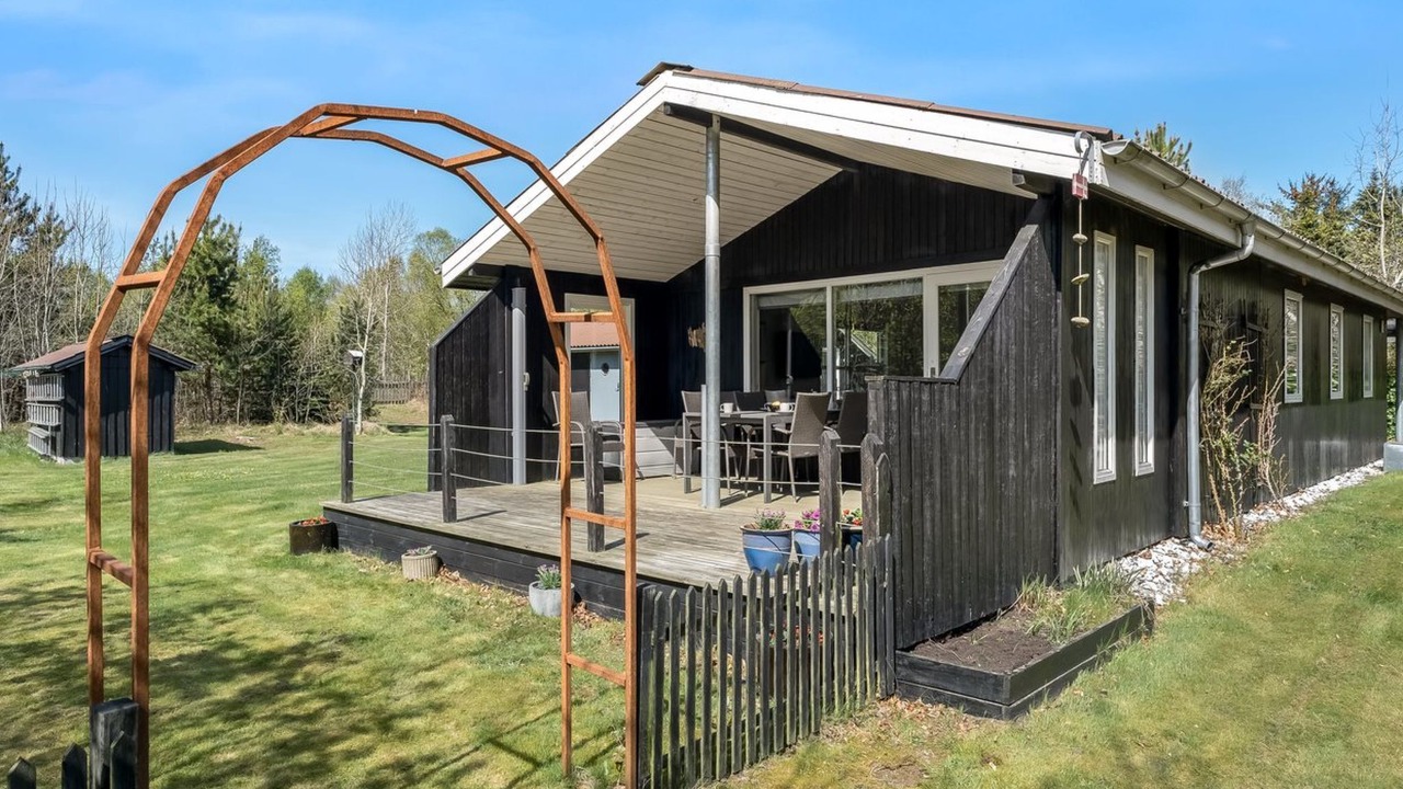 Photo of Others in Hou