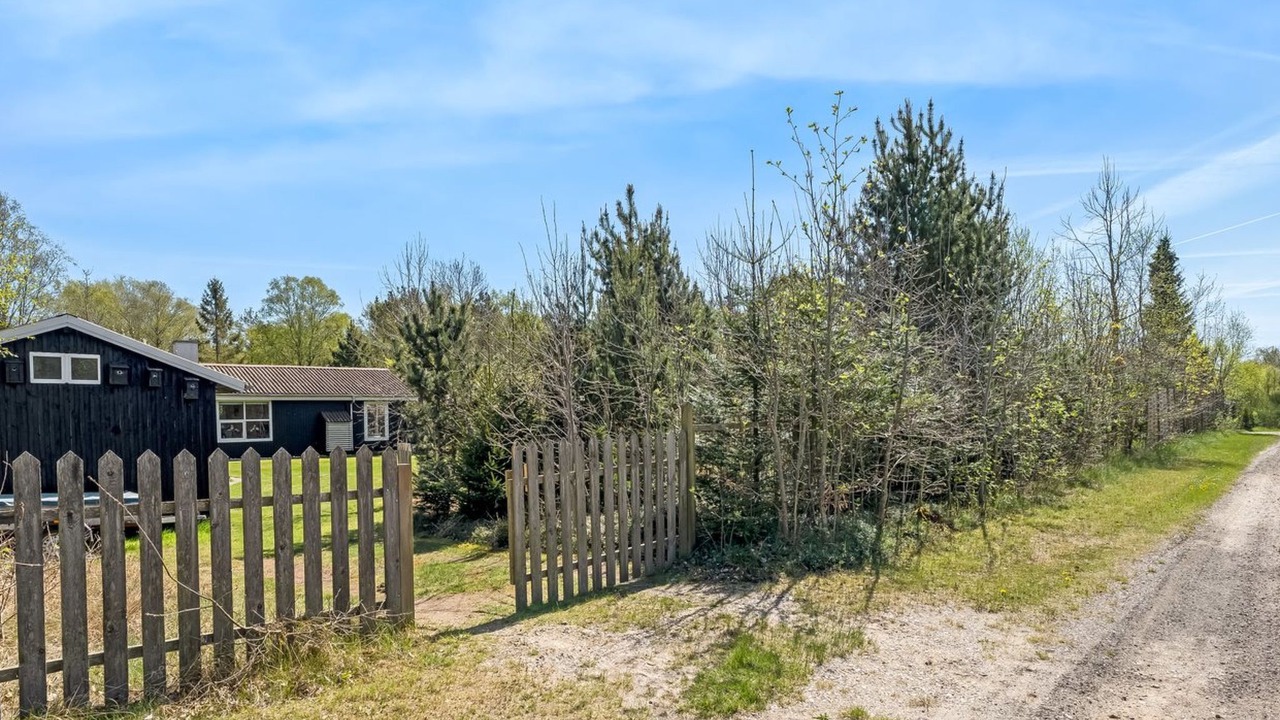 Photo of Others in Hou