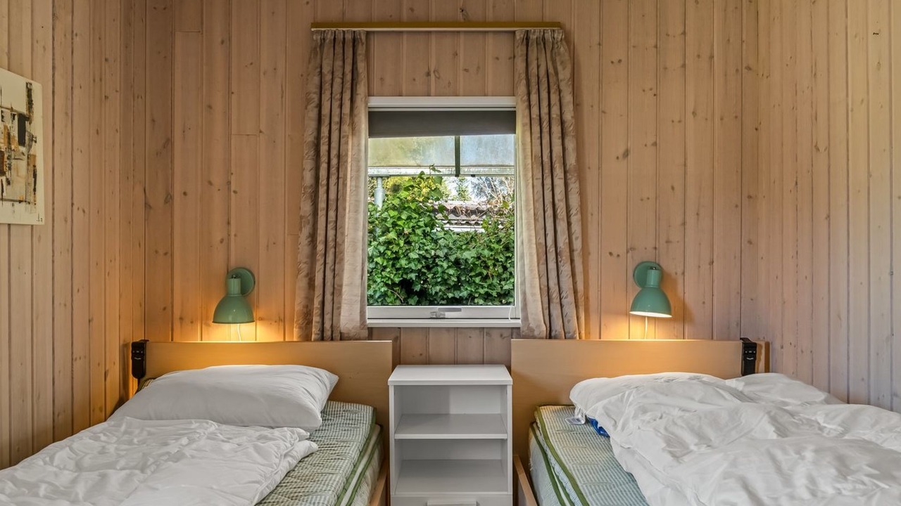 Photo of Others in Hou