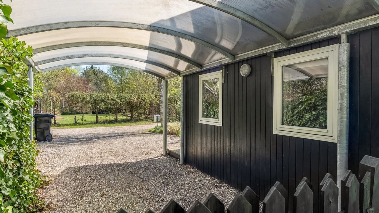 Photo of Others in Hou