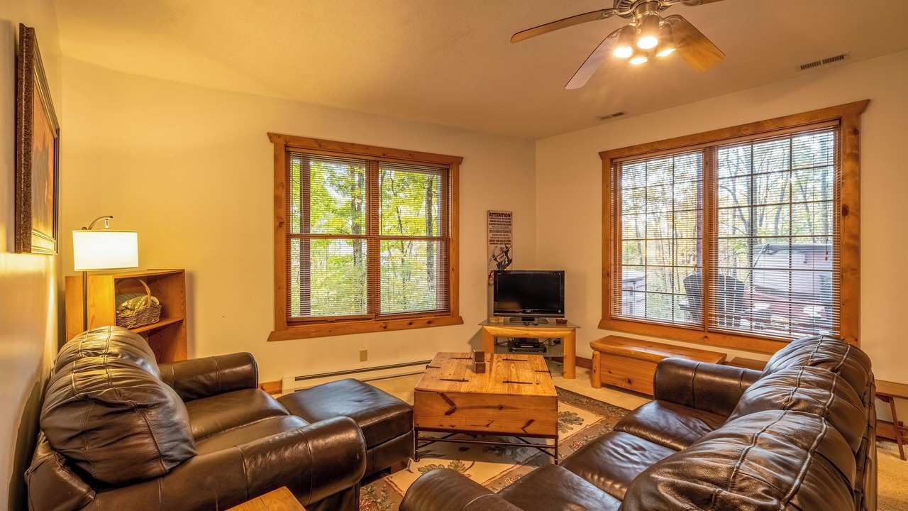 Photo of Livingroom in Slatyfork Farm