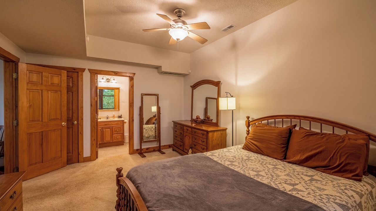 Photo of Bedroom in Slatyfork Farm
