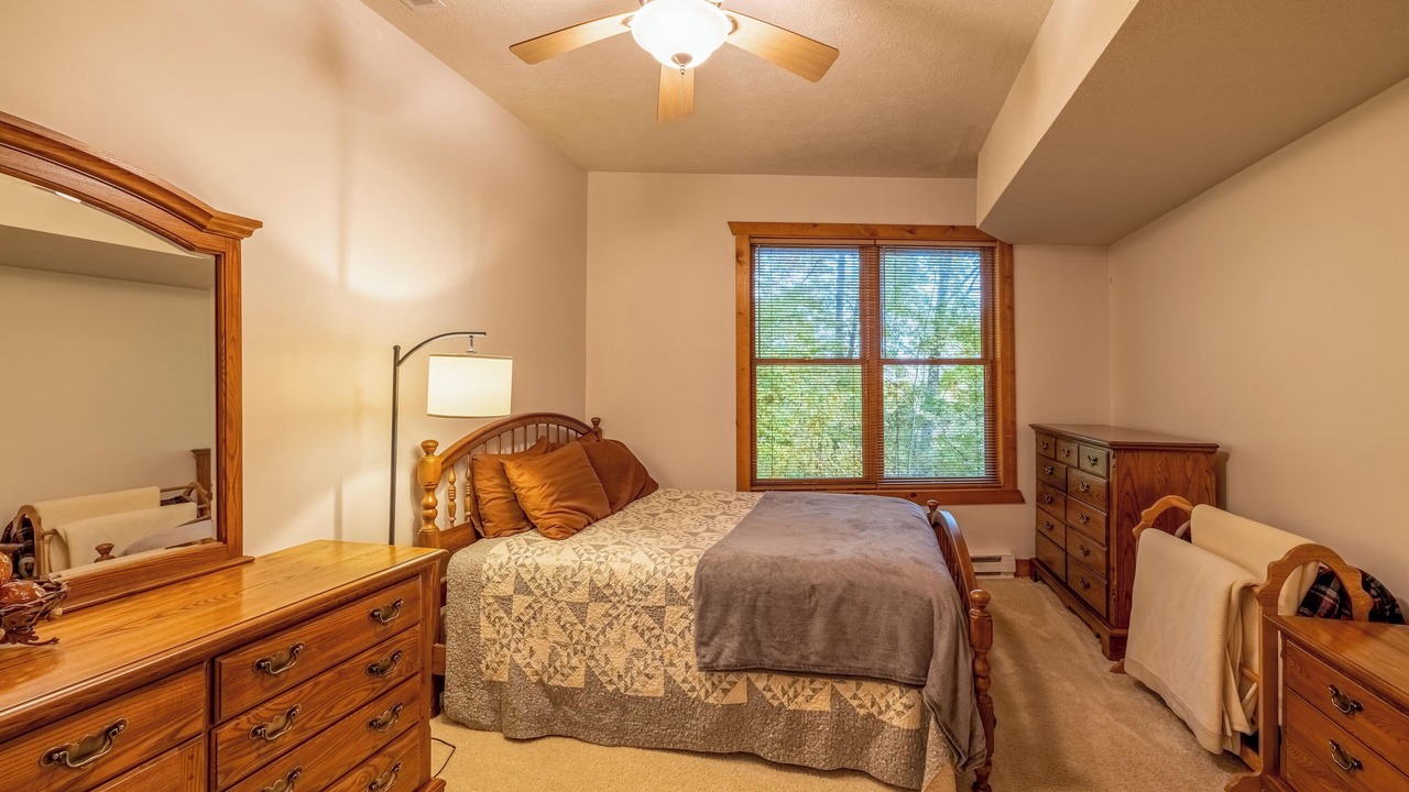 Photo of Bedroom in Slatyfork Farm