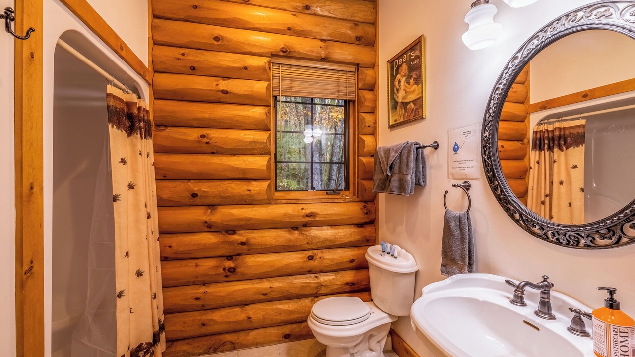 Photo of Bathroom in Slatyfork Farm