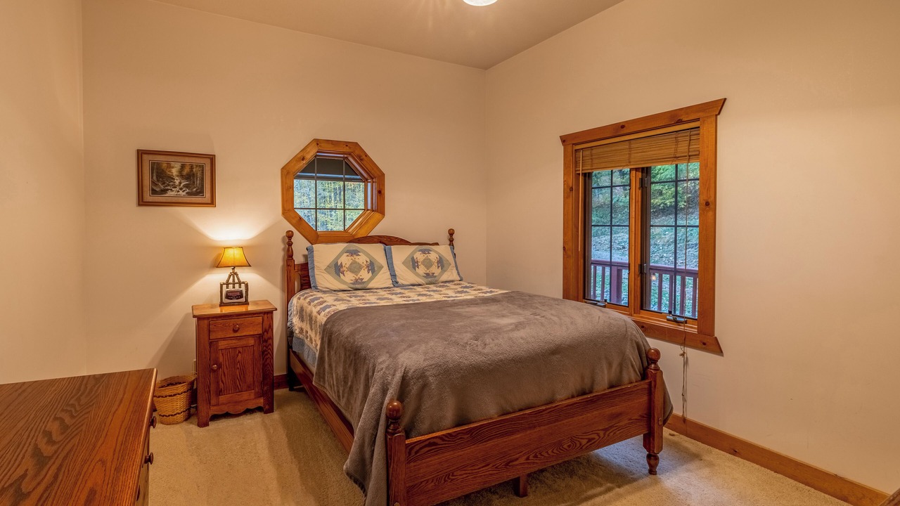 Photo of Bedroom in Slatyfork Farm