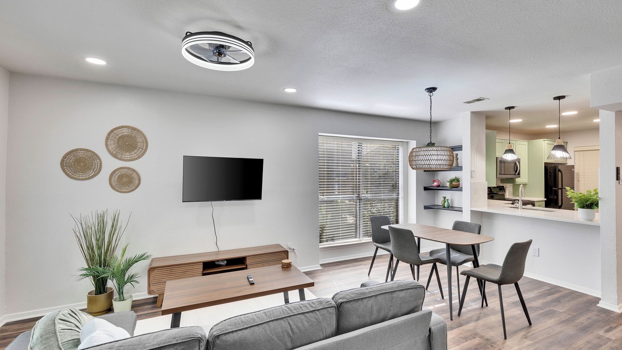 Photo of Livingroom in North Austin Civic Association