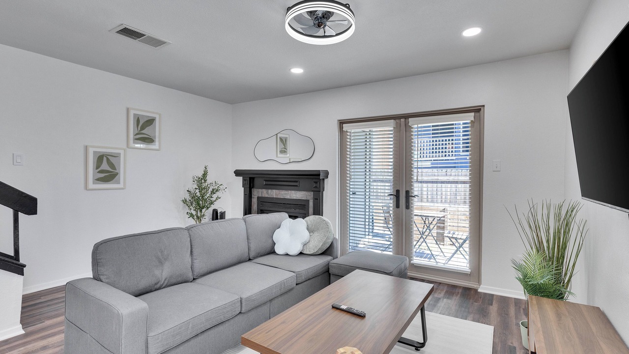 Photo of Livingroom in North Austin Civic Association