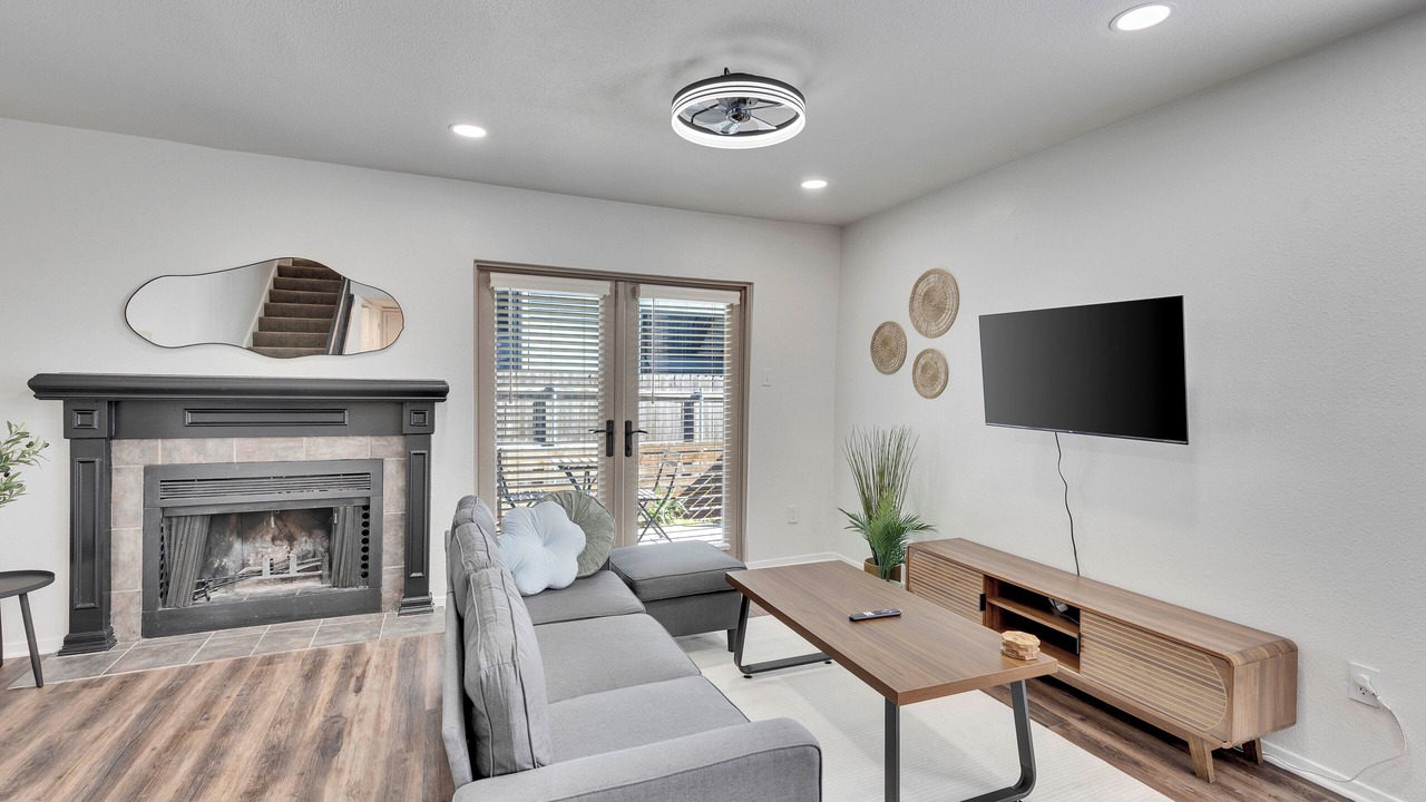 Photo of Livingroom in North Austin Civic Association