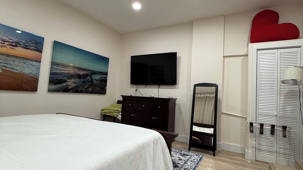 Photo of Bedroom in El Portal