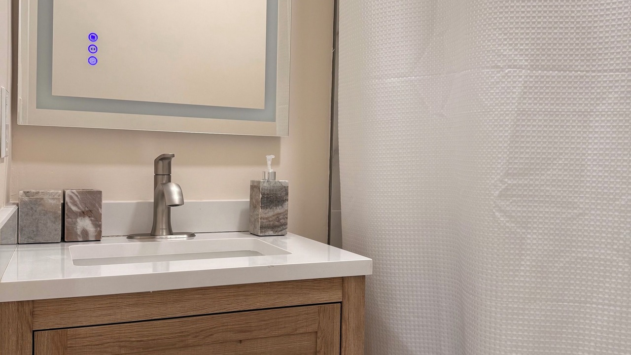 Photo of Bathroom in El Portal