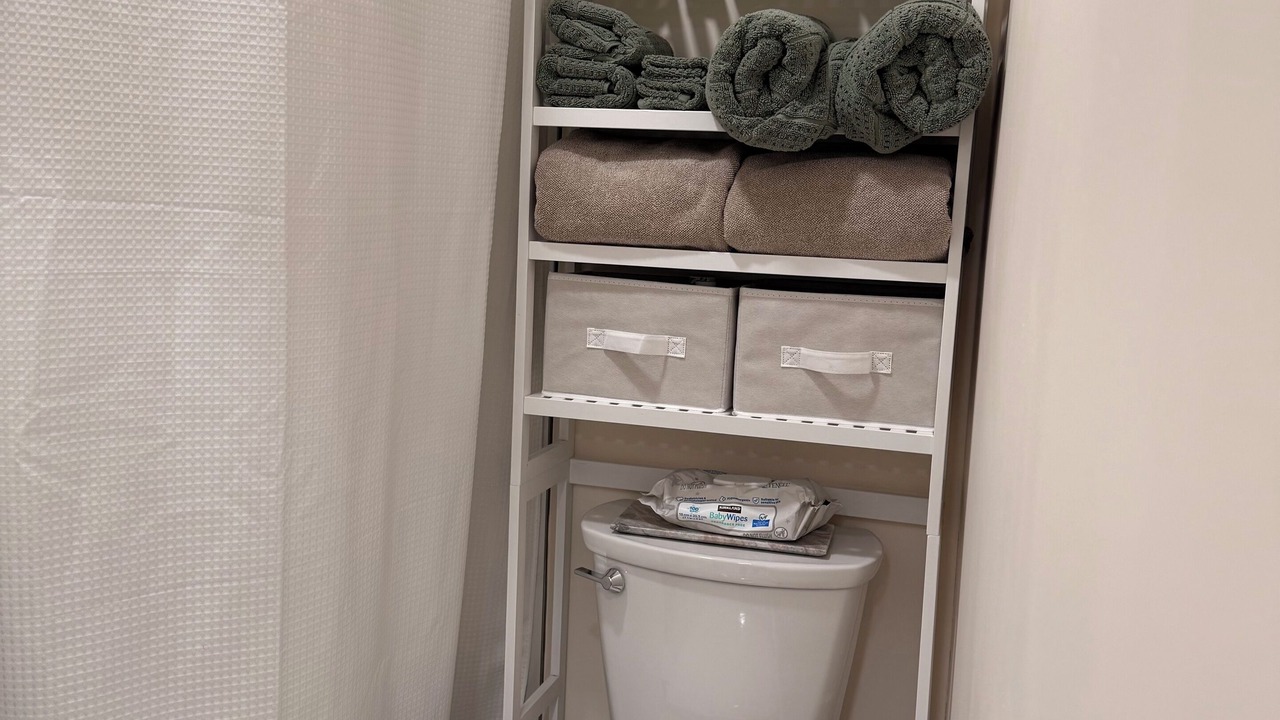 Photo of Bathroom in El Portal
