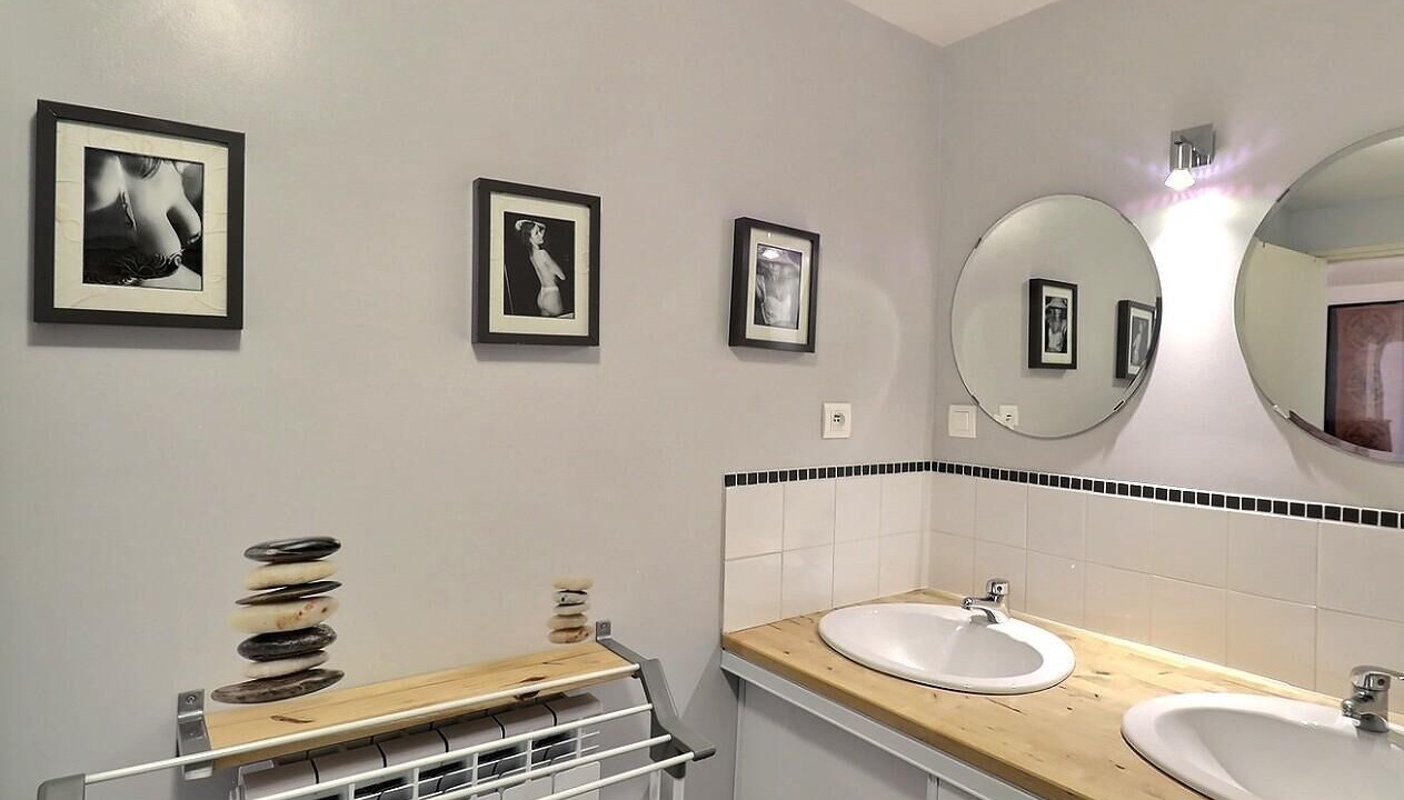 Photo of Bathroom in Saint-Coulomb