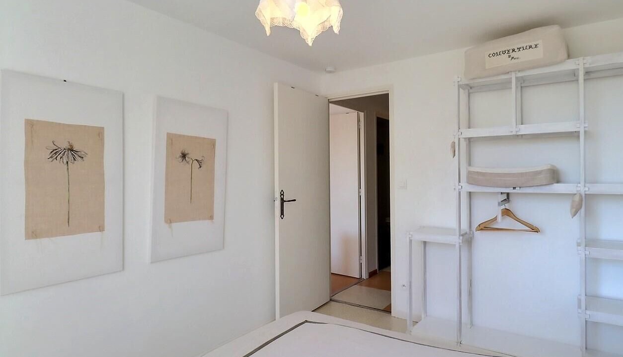 Photo of Bedroom in Saint-Coulomb
