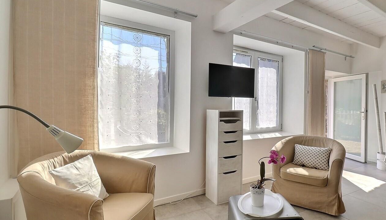 Photo of Livingroom in Saint-Coulomb