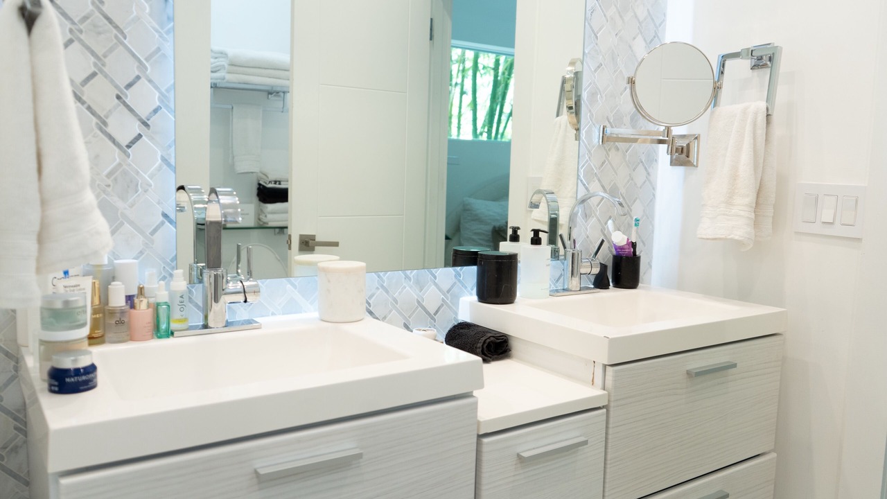 Photo of Bathroom in El Portal