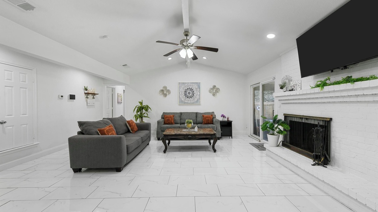 Photo of Livingroom in North Richland Hills