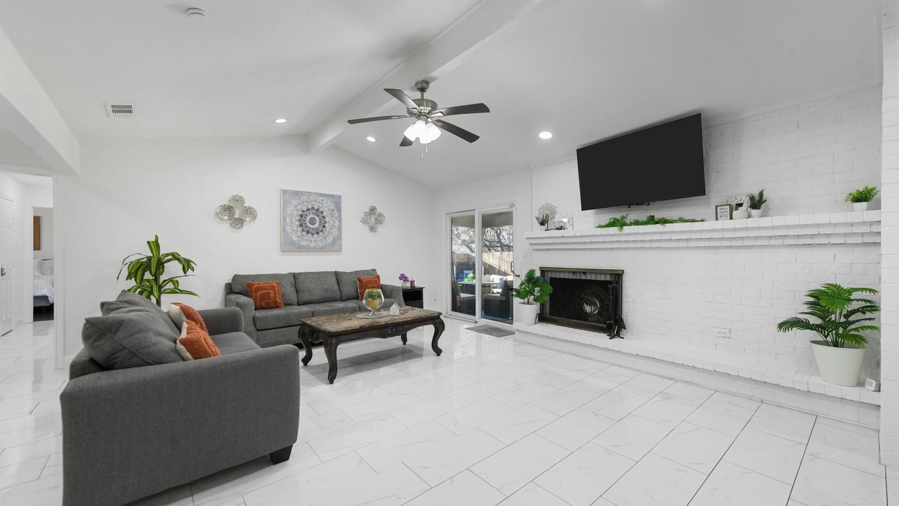 Photo of Livingroom in North Richland Hills
