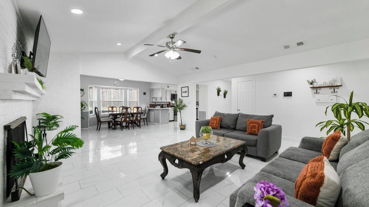 Photo of Livingroom in North Richland Hills