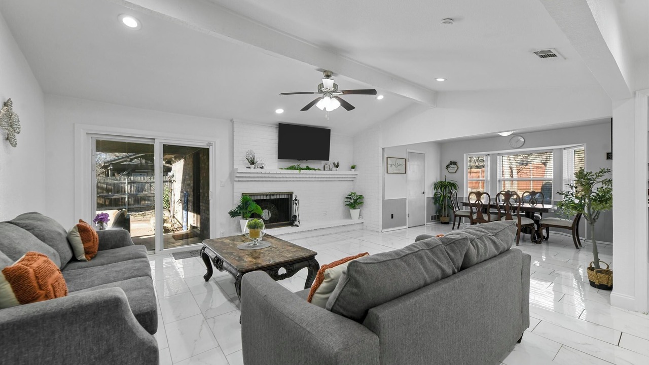 Photo of Livingroom in North Richland Hills
