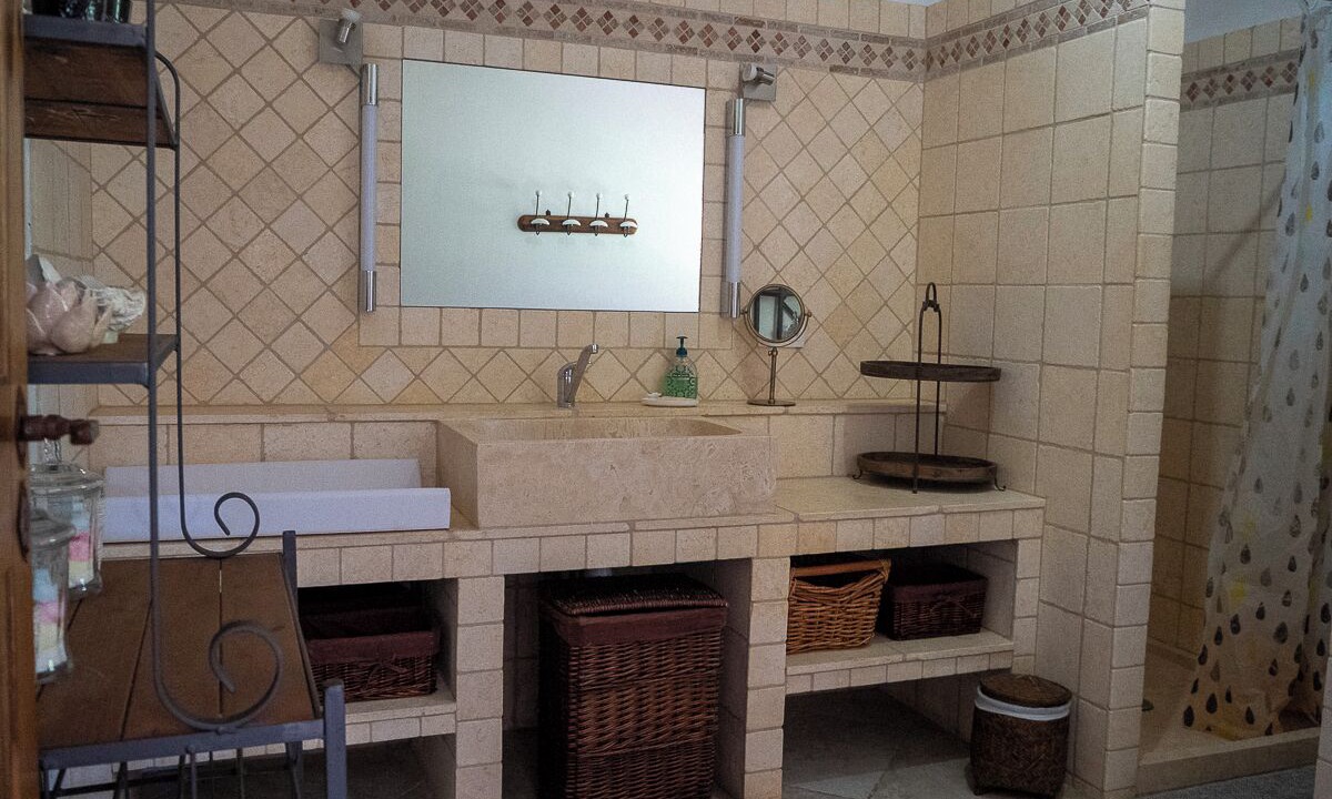 Photo of Bathroom in Saint-Etienne-les-Orgues