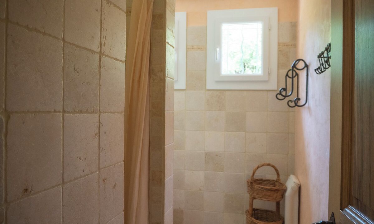 Photo of Bathroom in Saint-Etienne-les-Orgues