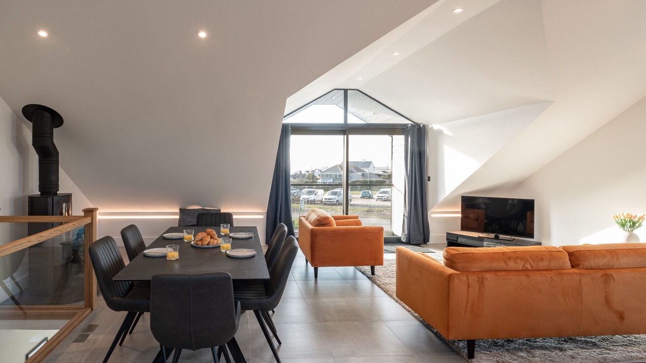 Photo of Others in The Lizard