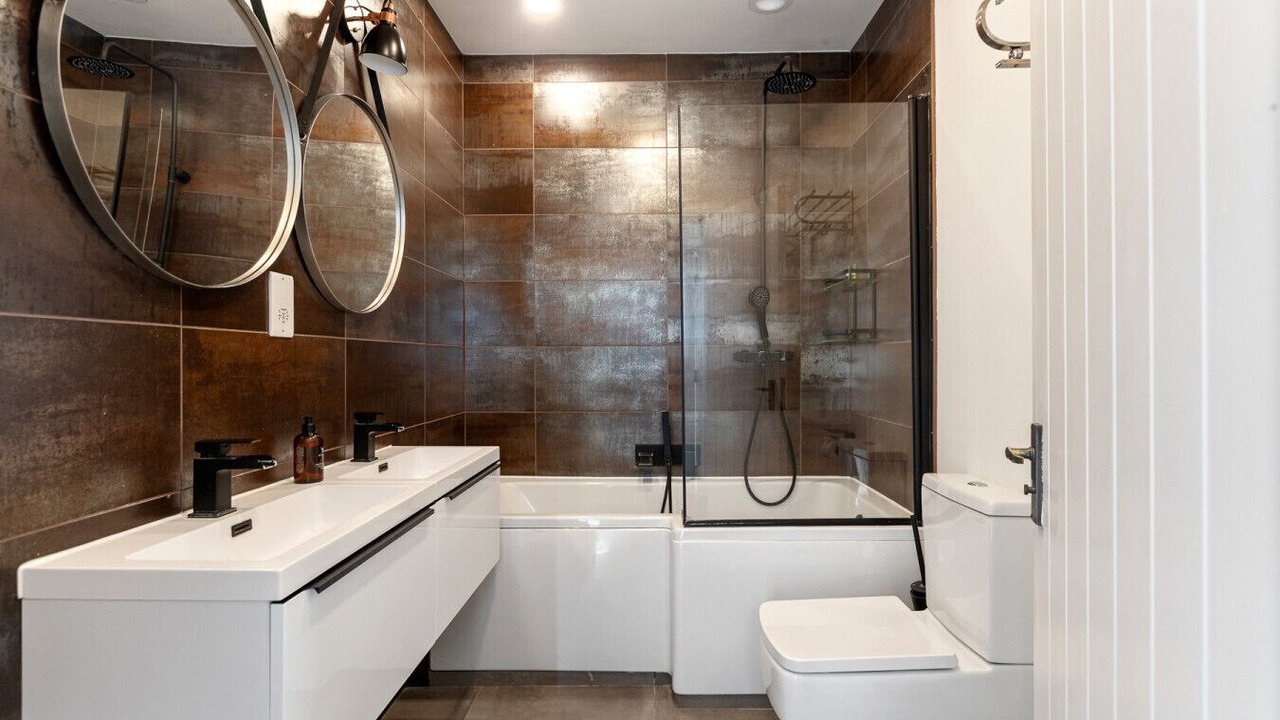 Photo of Bathroom in Hurley