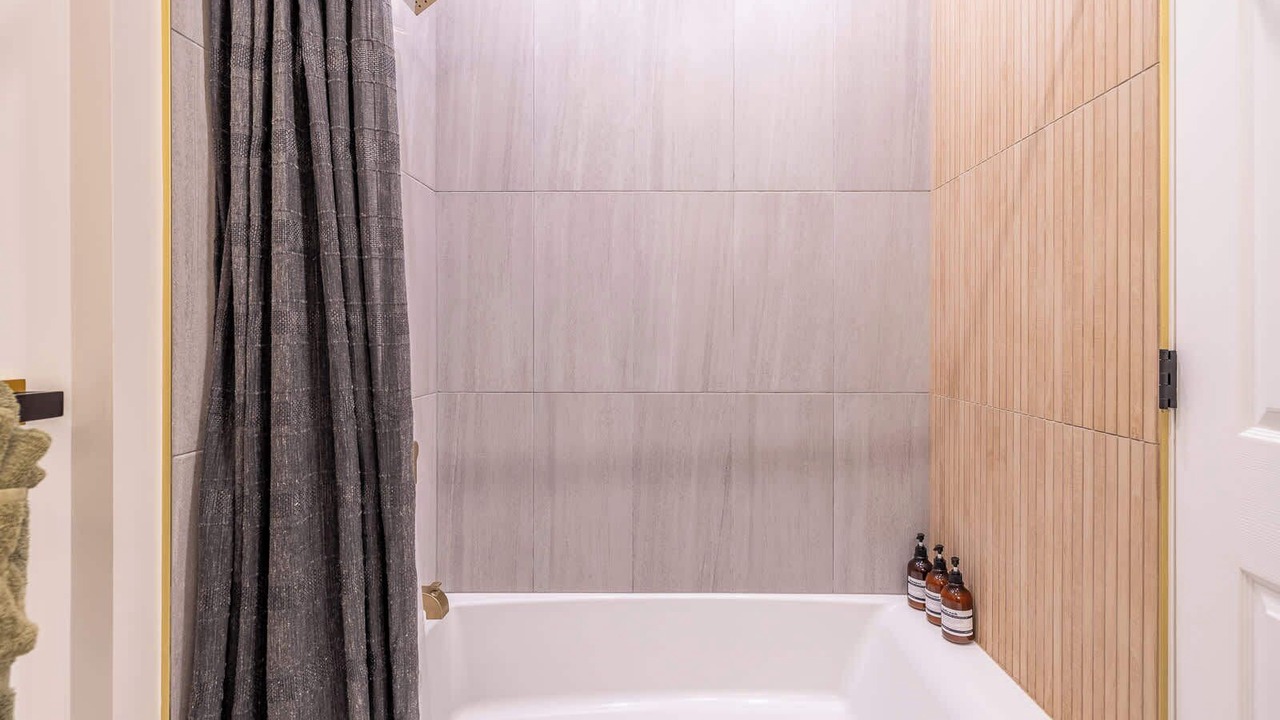 Photo of Bathroom in South Side Flats