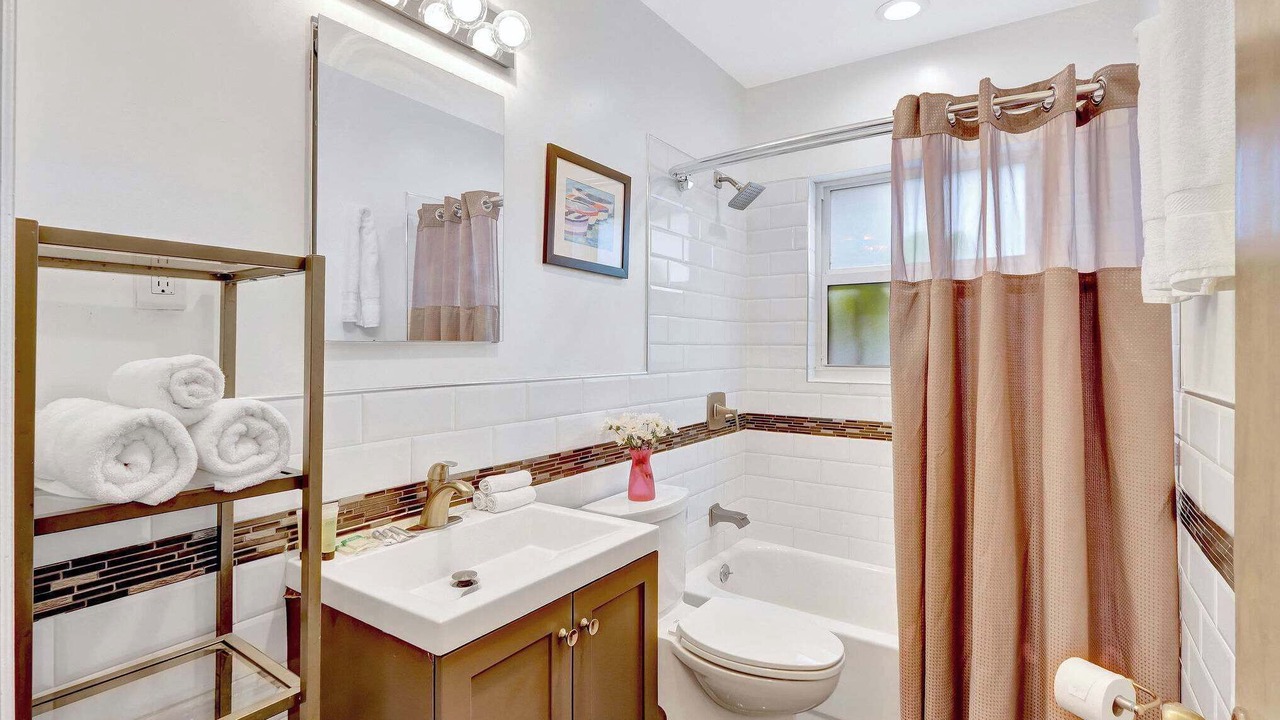 Photo of Bathroom in Hendricks and Venice Isles