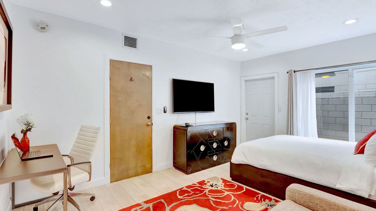 Photo of Bedroom in Hendricks and Venice Isles