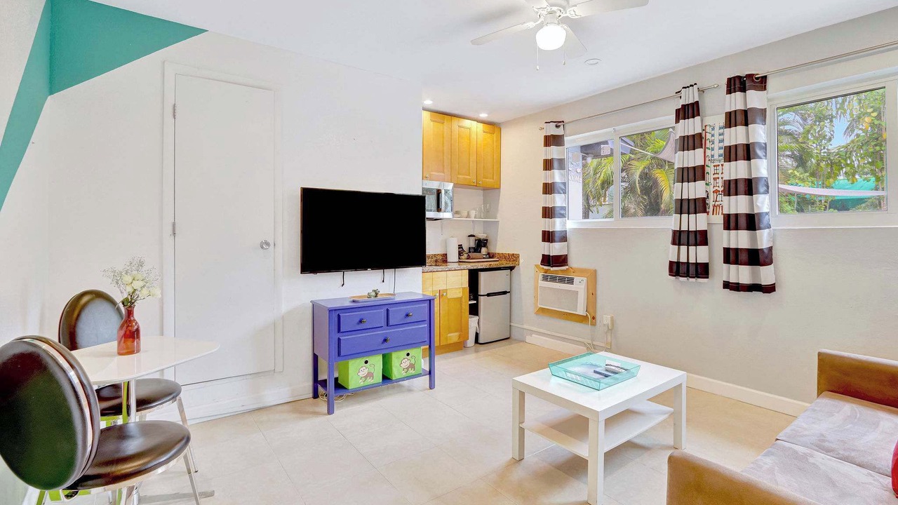 Photo of Livingroom in Hendricks and Venice Isles