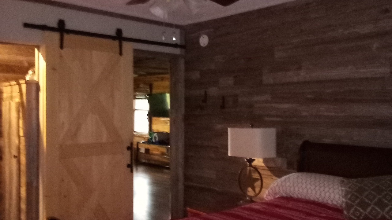 Photo of Bedroom in Broaddus