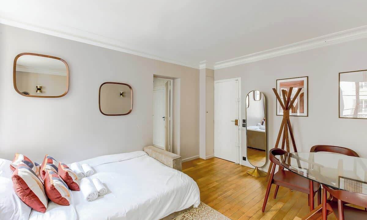 Photo of Bedroom in 7th Arrondissement