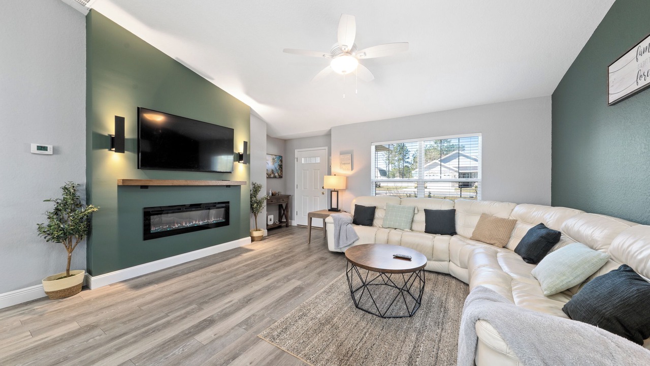 Photo of Livingroom in Candler