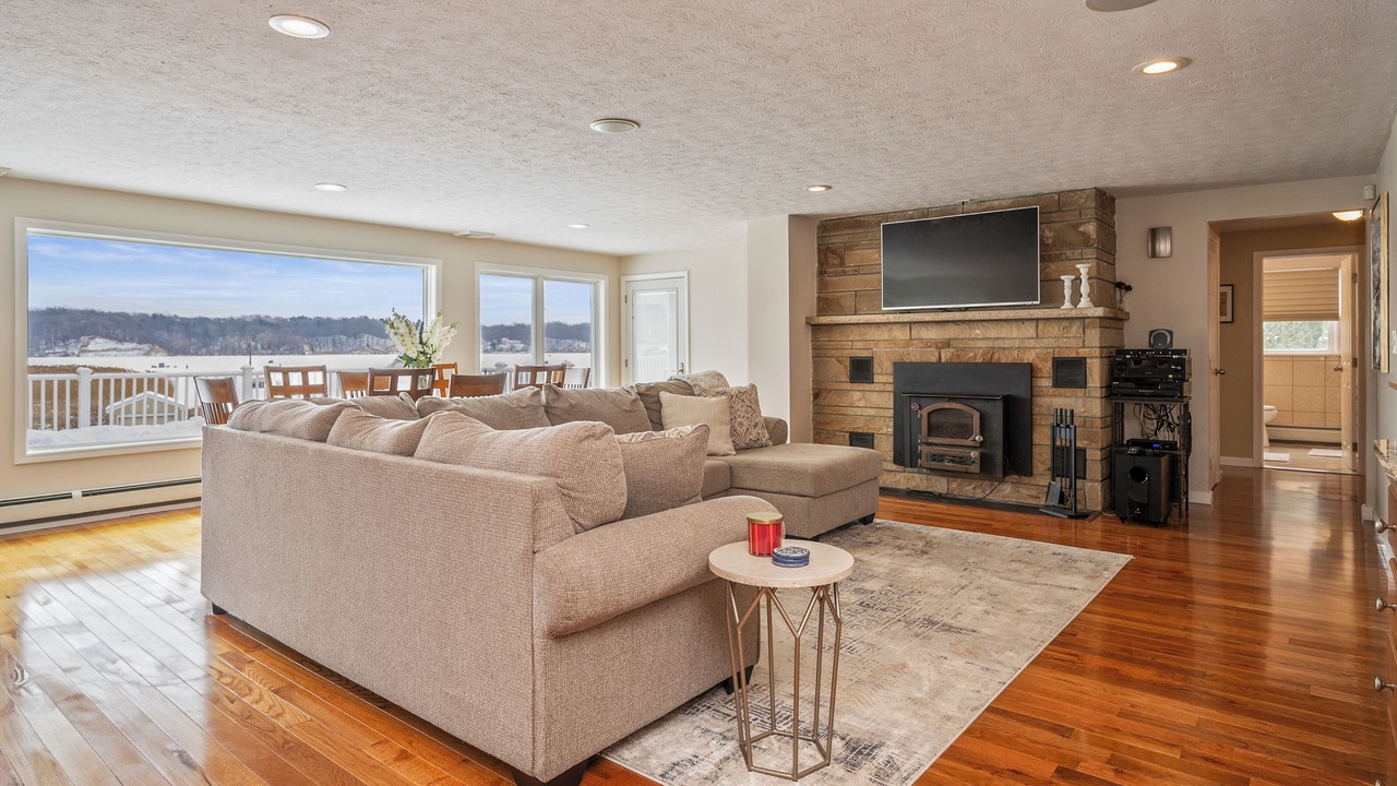 Photo of Livingroom in East Irondequoit