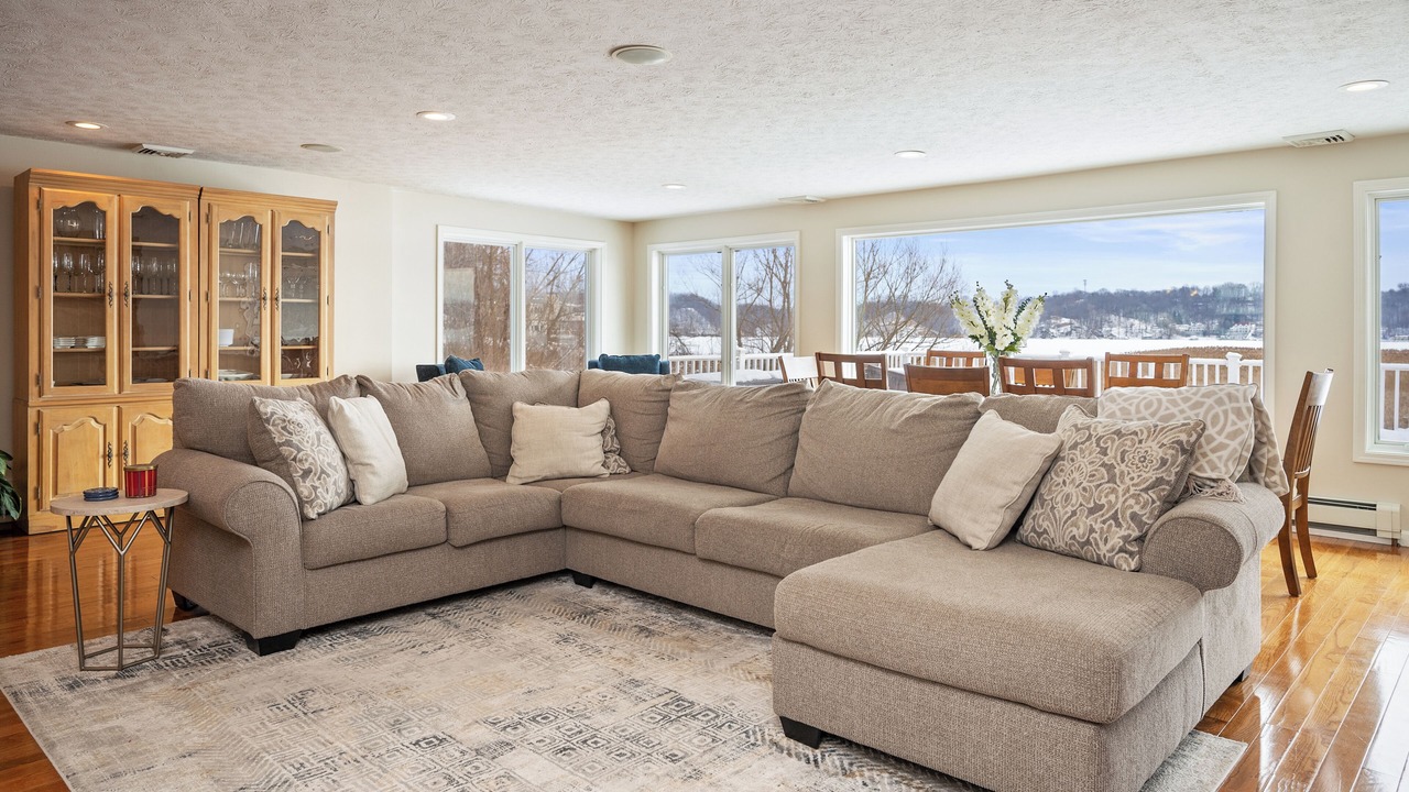 Photo of Livingroom in East Irondequoit