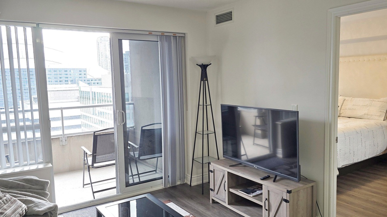 Photo of Livingroom in Toronto Entertainment District