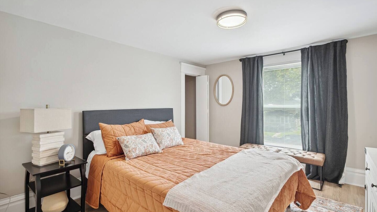 Photo of Bedroom in Lansing