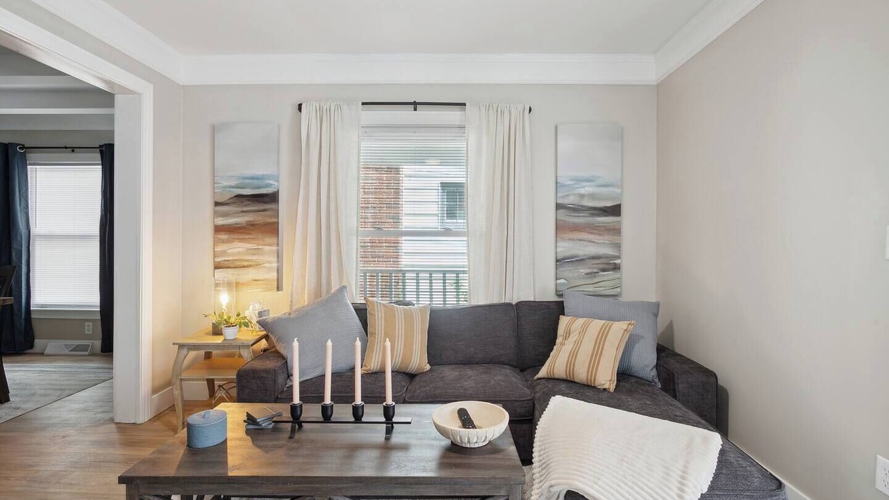 Photo of Livingroom in Lansing