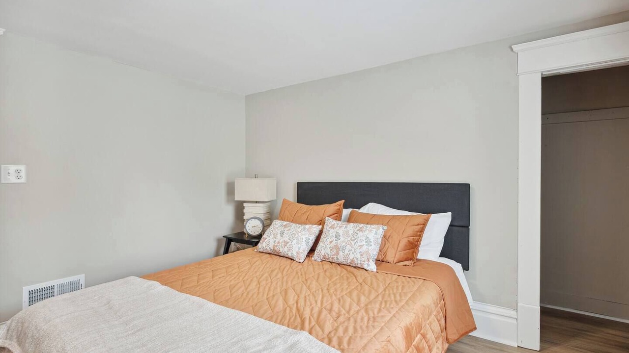 Photo of Bedroom in Lansing