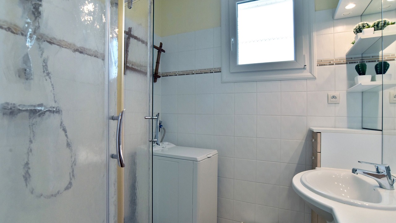 Photo of Bathroom in Saint-Coulomb