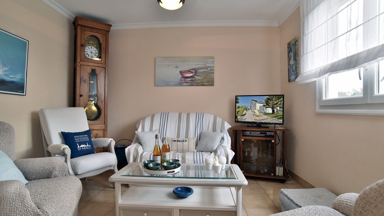 Photo of Livingroom in Saint-Coulomb