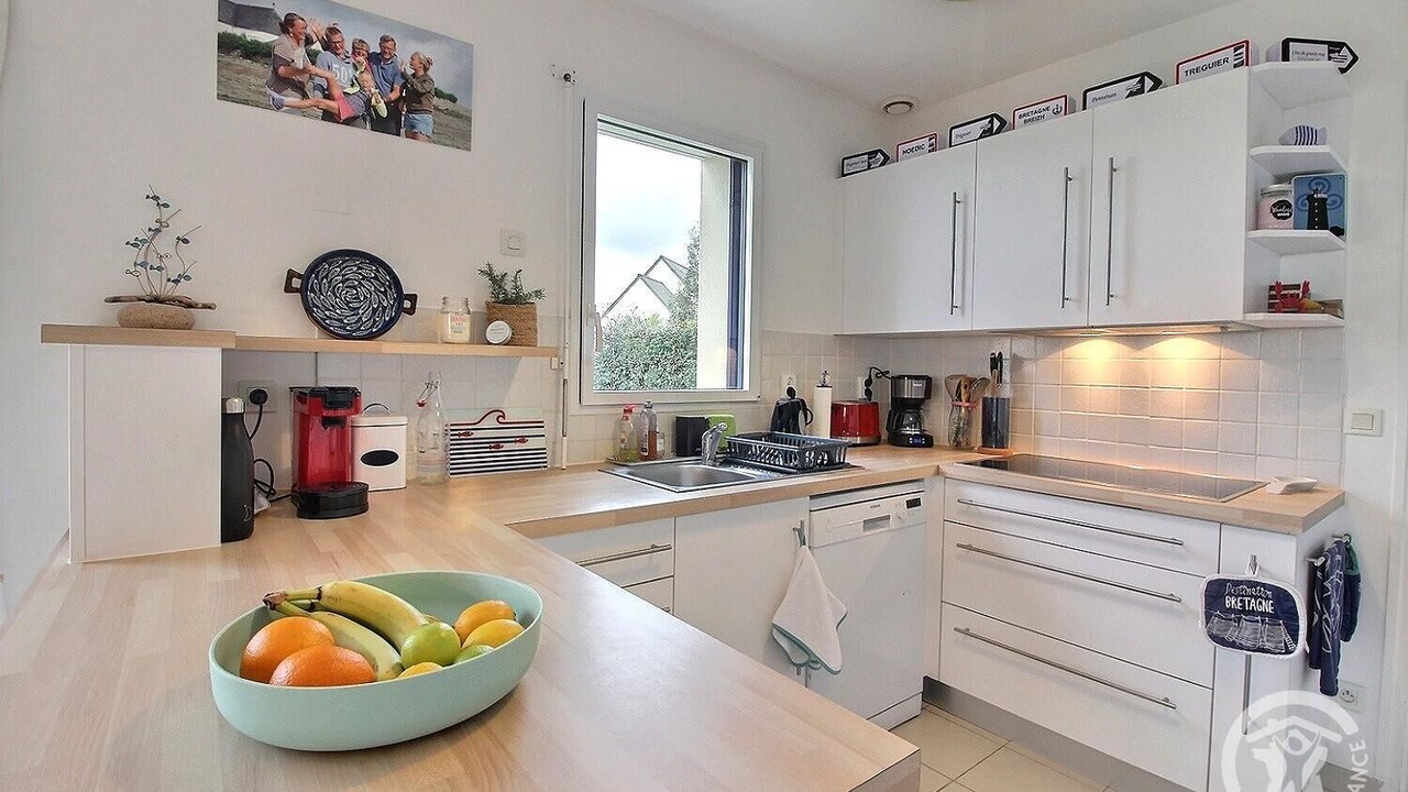 Photo of Kitchen in Plougrescant