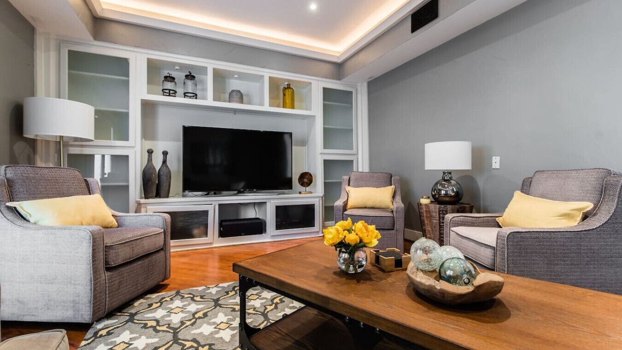 Photo of Livingroom in Peak's Suburban Addition