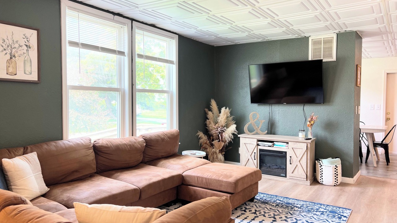 Photo of Livingroom in Champaign