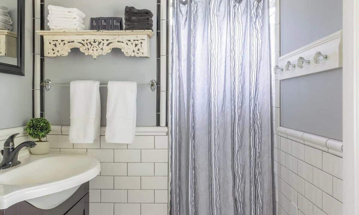 Photo of Bathroom in Round Top