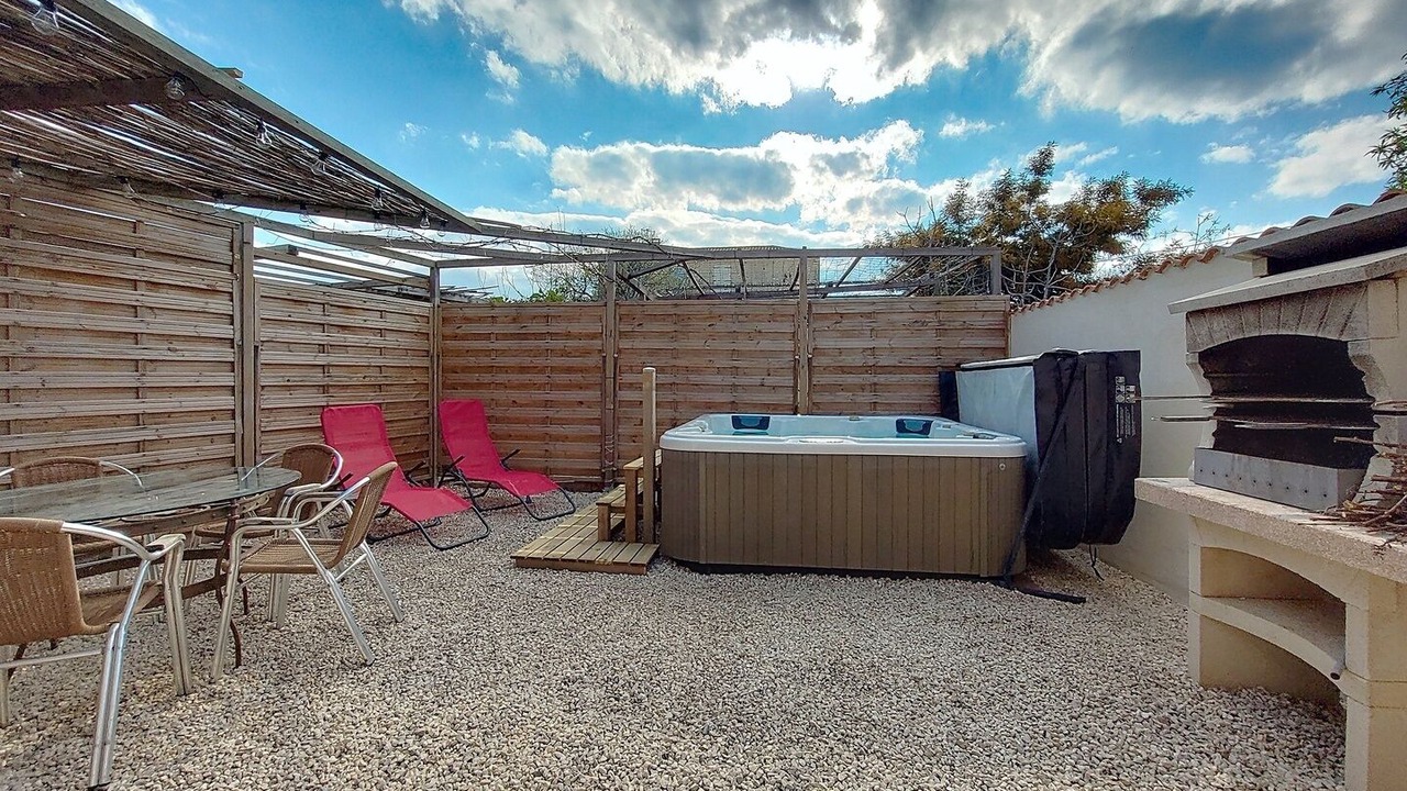 Photo of Outdoor in Thezan-les-Beziers