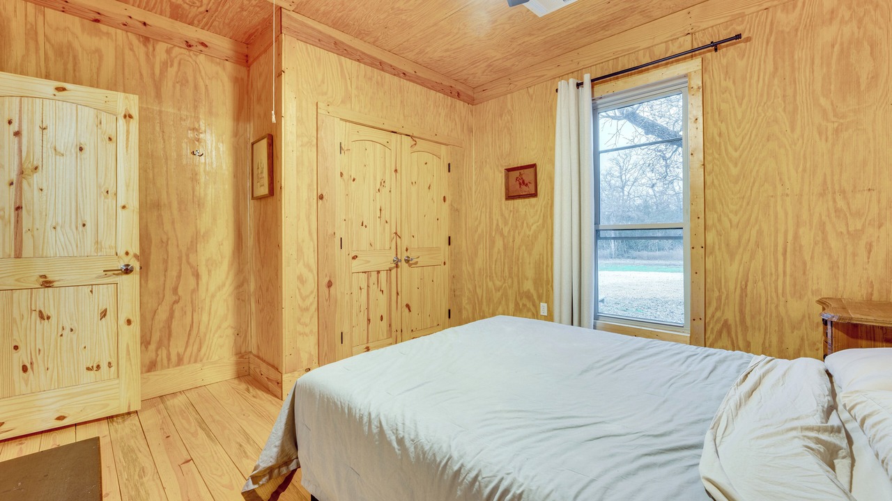 Photo of Bedroom in Waelder